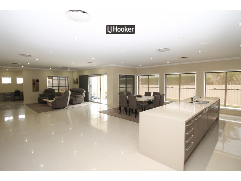 16 Coolibah Drive, Inverell NSW 2360