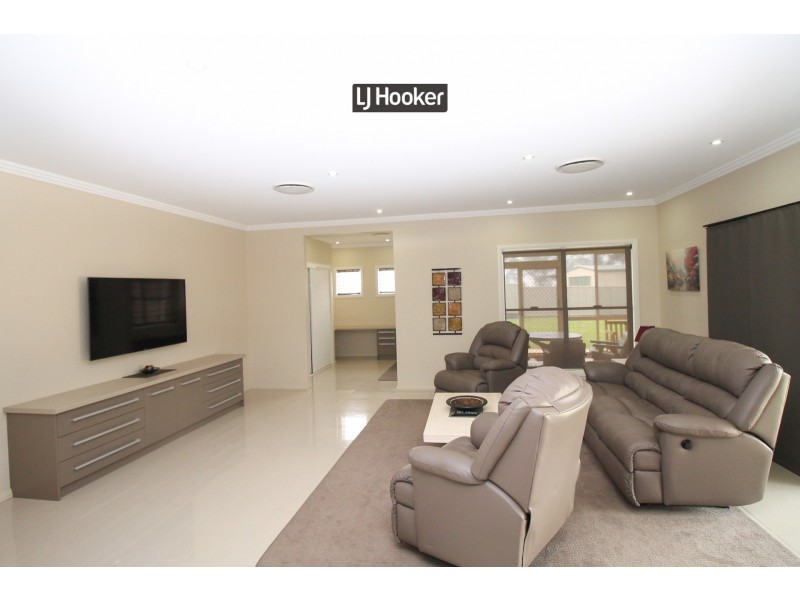 16 Coolibah Drive, Inverell NSW 2360