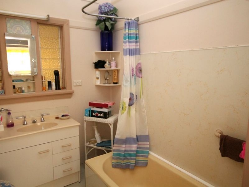 84 Granville Street, Inverell NSW 2360