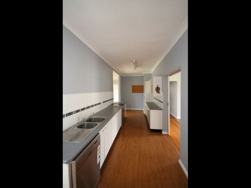 4 Gordon Street, Inverell NSW 2360