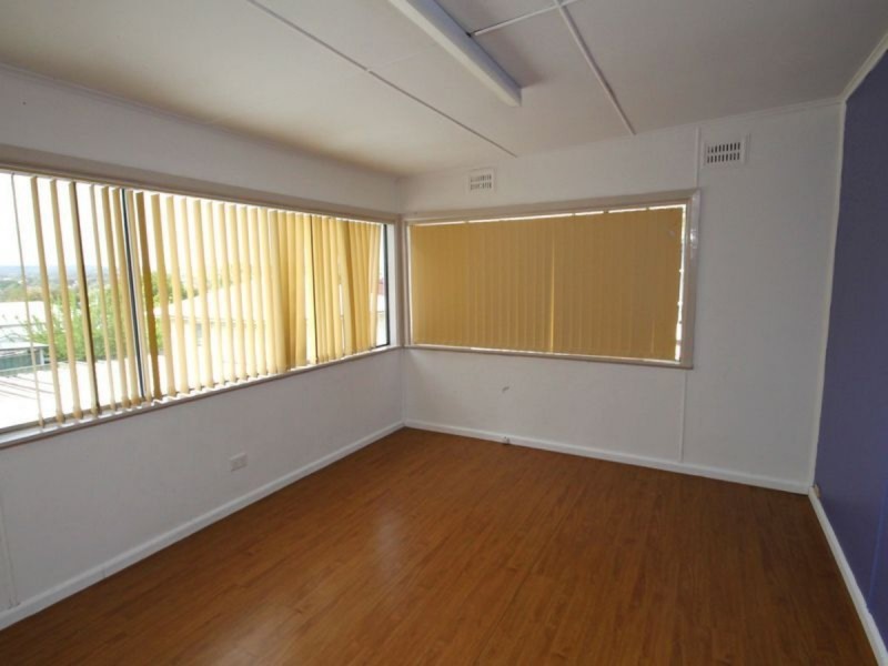 4 Gordon Street, Inverell NSW 2360