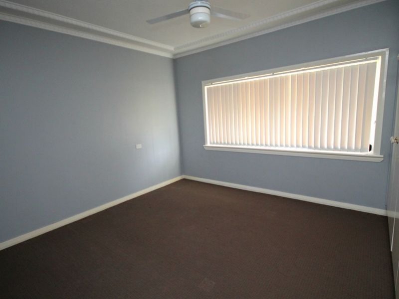 4 Gordon Street, Inverell NSW 2360