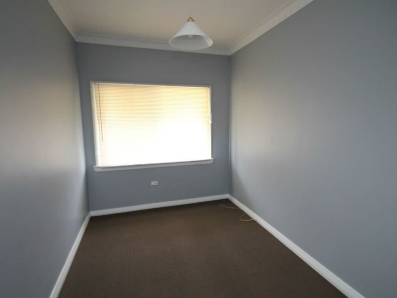 4 Gordon Street, Inverell NSW 2360