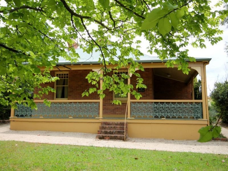 11 Mitchell Crescent, Inverell NSW 2360
