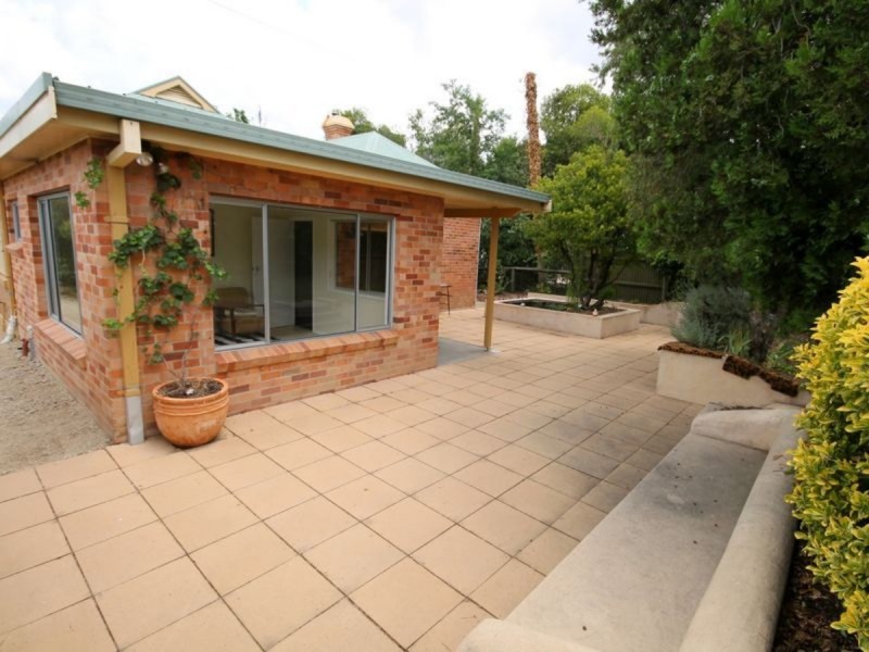 11 Mitchell Crescent, Inverell NSW 2360
