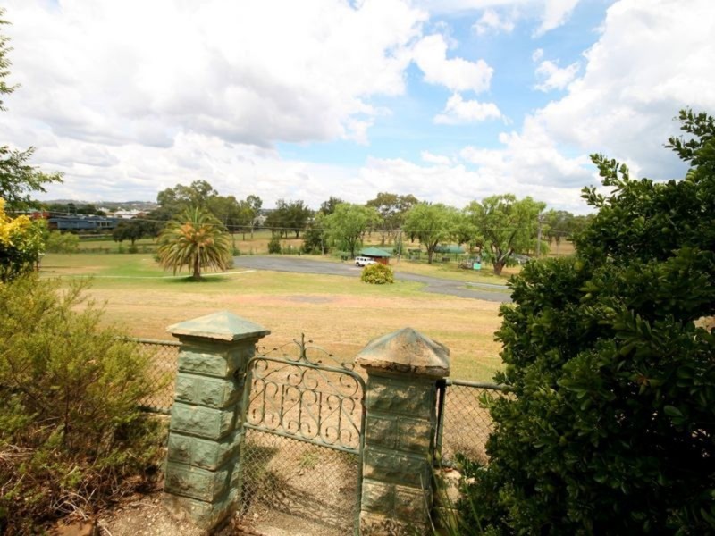 11 Mitchell Crescent, Inverell NSW 2360