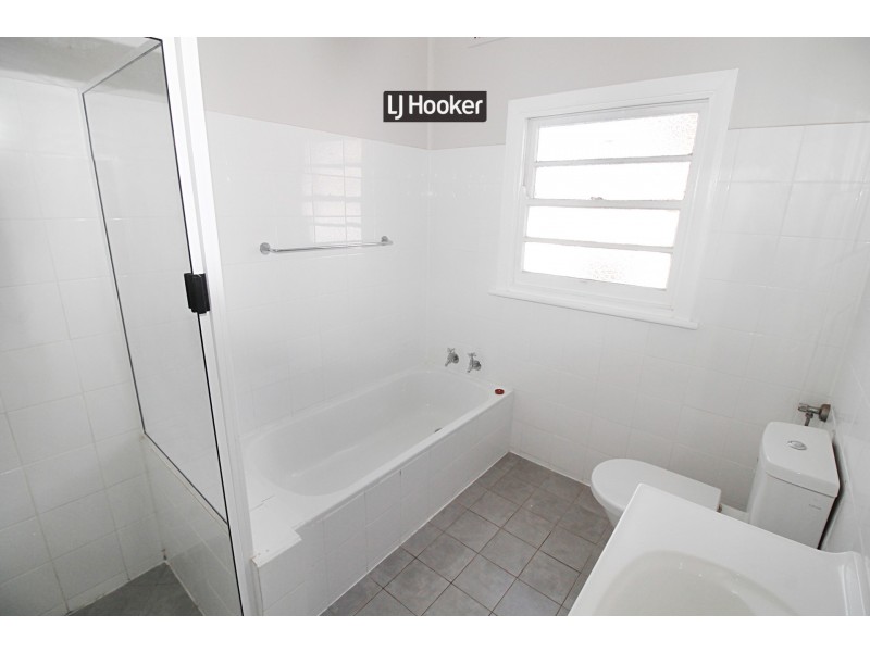 8 Froude Street, Inverell NSW 2360