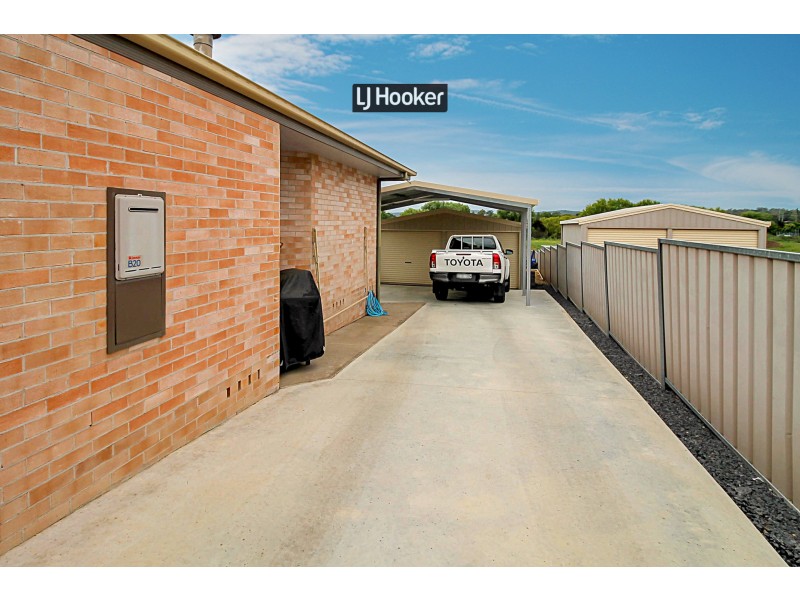 19 Brownleigh Vale Drive, Inverell NSW 2360
