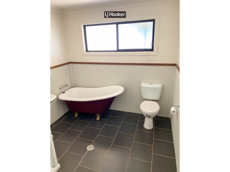 4 Burnett Street, Inverell NSW 2360