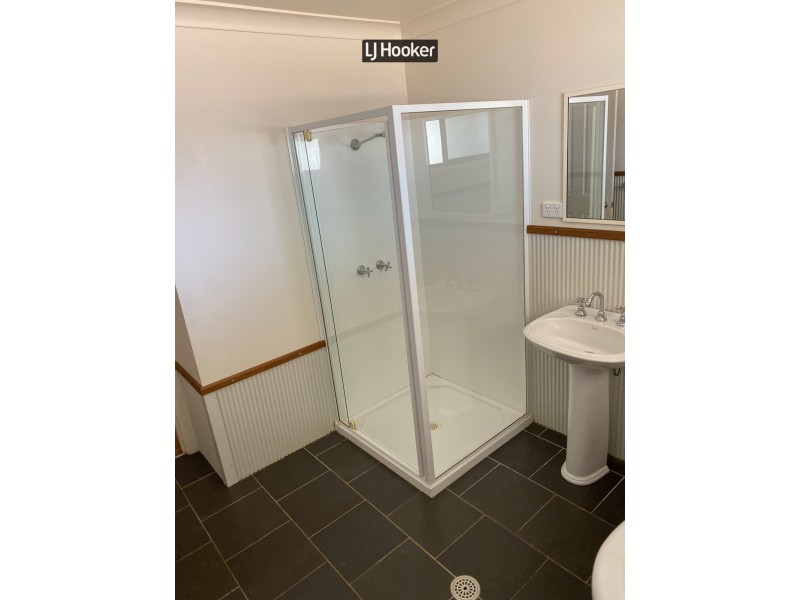 4 Burnett Street, Inverell NSW 2360