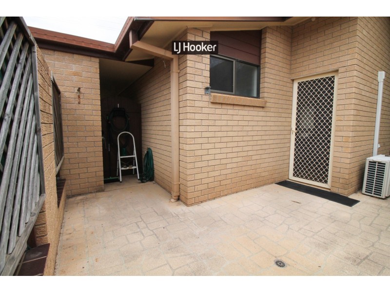2/82 Lawrence Street, Inverell NSW 2360