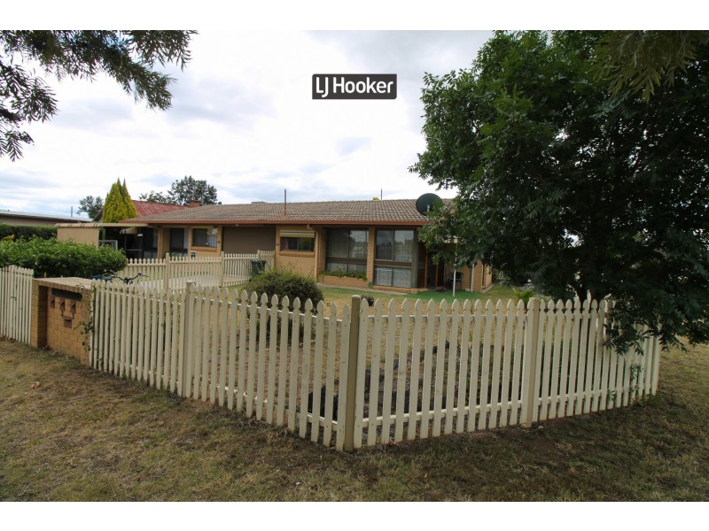 2/82 Lawrence Street, Inverell NSW 2360