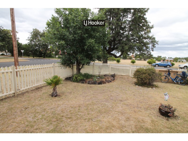 2/82 Lawrence Street, Inverell NSW 2360
