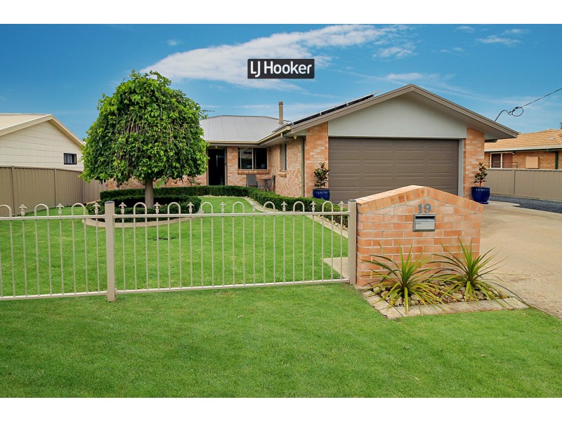 19 Brownleigh Vale Drive, Inverell NSW 2360