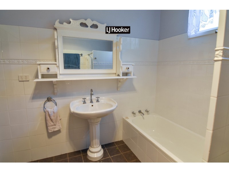 54 Brae Street, Inverell NSW 2360