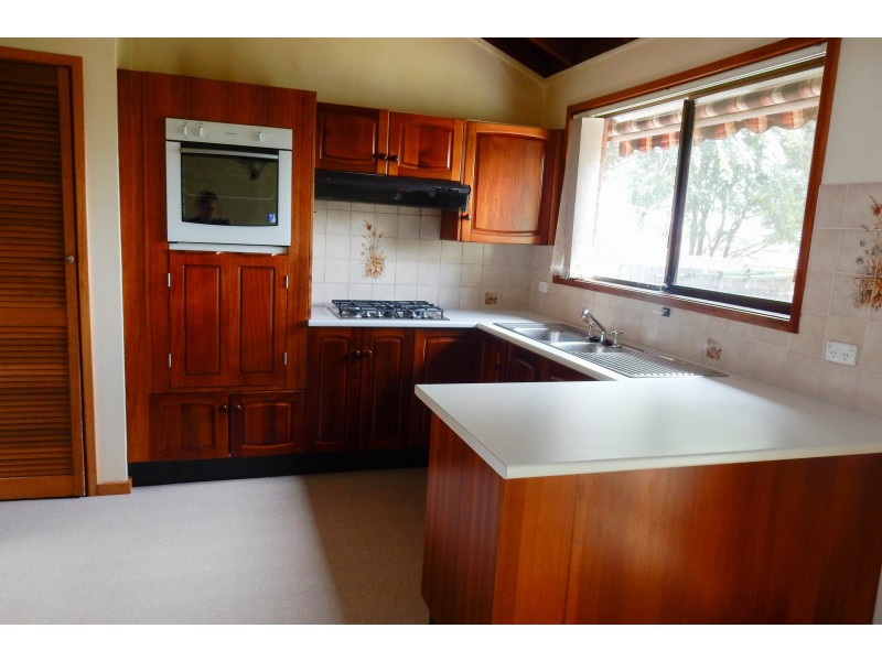 18 Zircon Street, Inverell NSW 2360