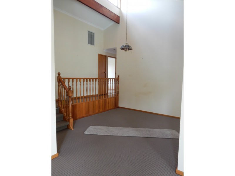 18 Zircon Street, Inverell NSW 2360