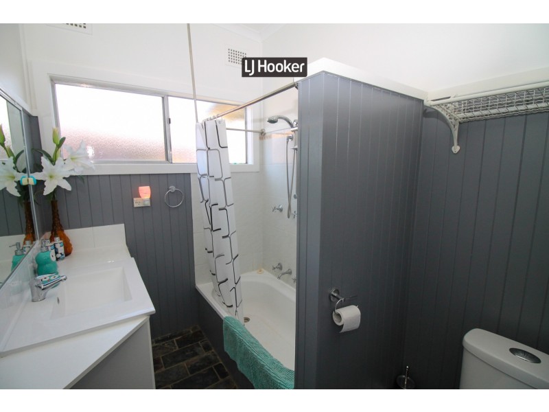 28 Lewin Street, Inverell NSW 2360