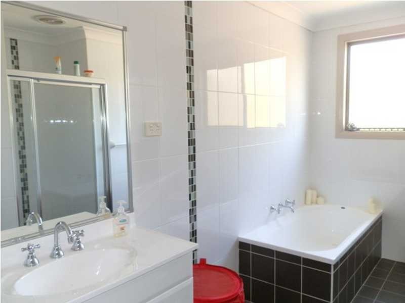 2 Bishop Avenue, Pemulwuy NSW 2145