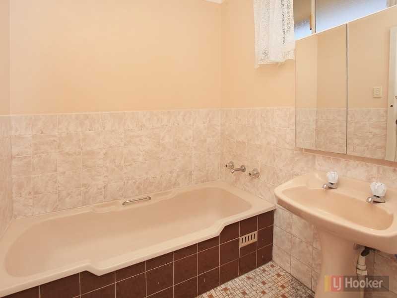 10 Wayne Crescent, Greystanes NSW 2145