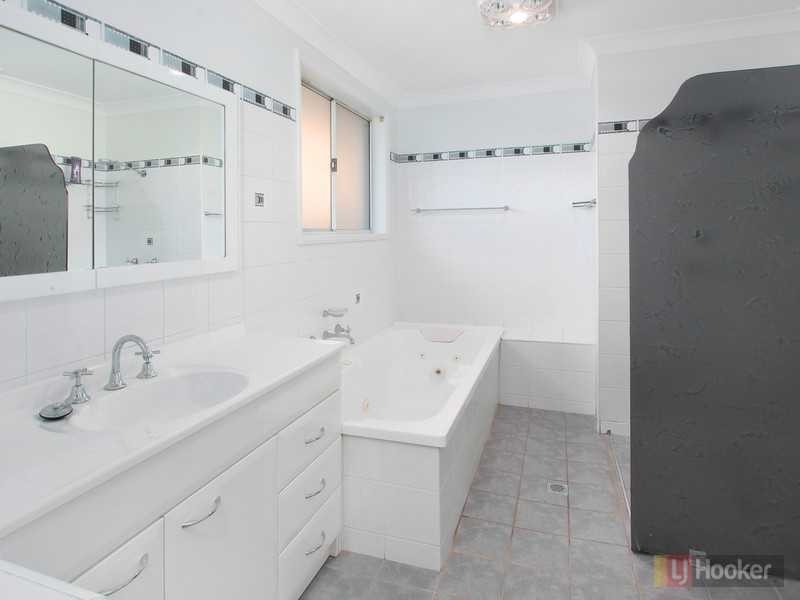 17 Rosewood Drive, Greystanes NSW 2145