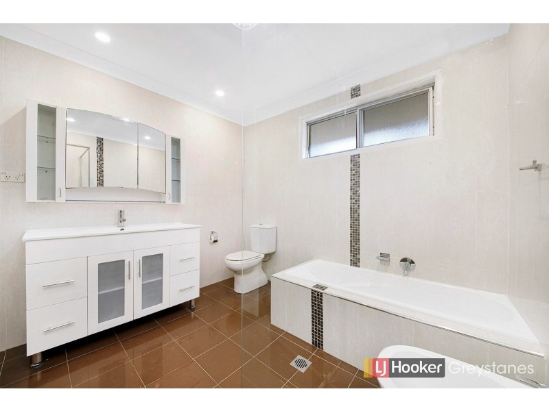 32 MILLICENT STREET, Greystanes NSW 2145