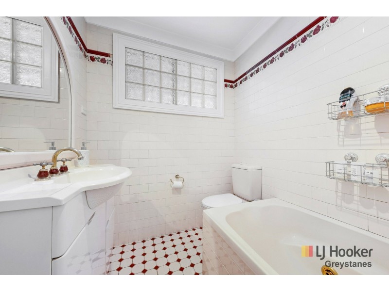 8 Bayfield Road, Greystanes NSW 2145