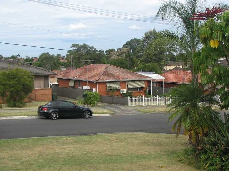 9 Jeffrey Ave, Greystanes NSW 2145