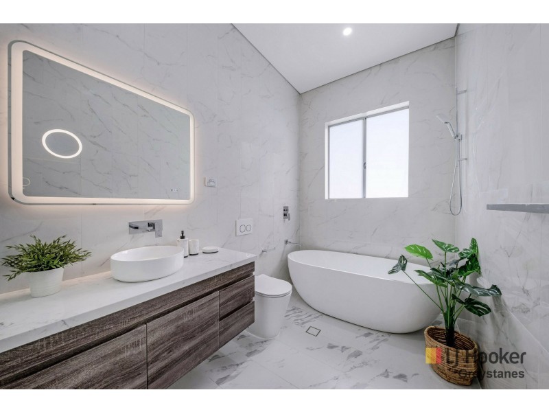 21 Binalong Road, Pendle Hill NSW 2145