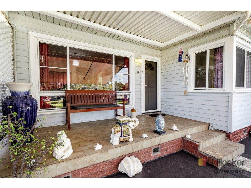 35 Station Road, Toongabbie NSW 2146