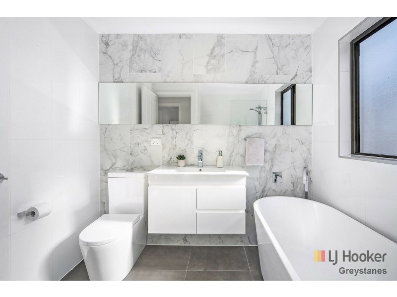 8 Laver Pl, Greystanes NSW 2145