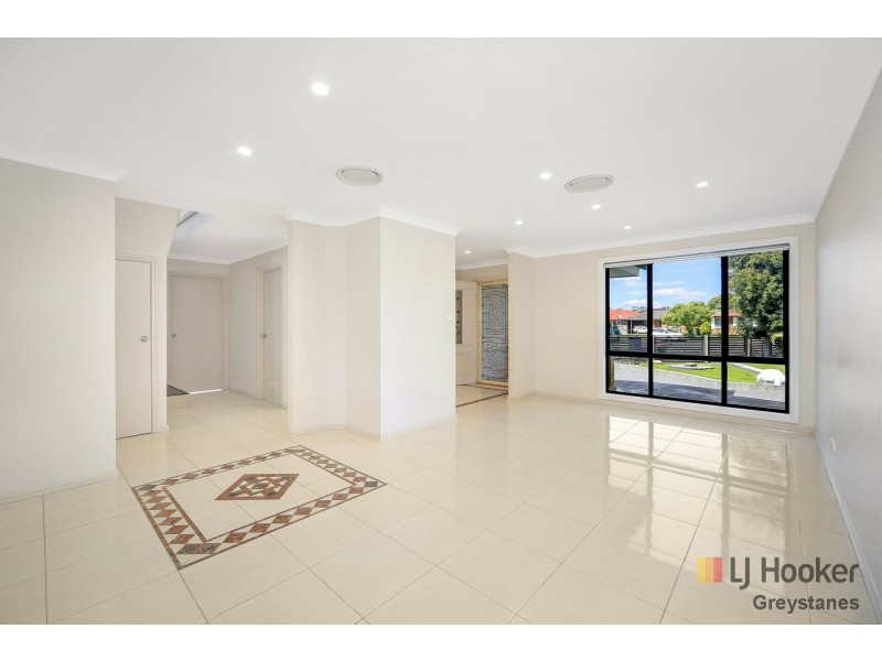 1 Lofty Crescent, Bossley Park NSW 2176