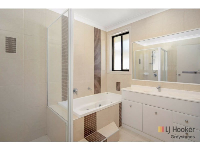 1 Lofty Crescent, Bossley Park NSW 2176