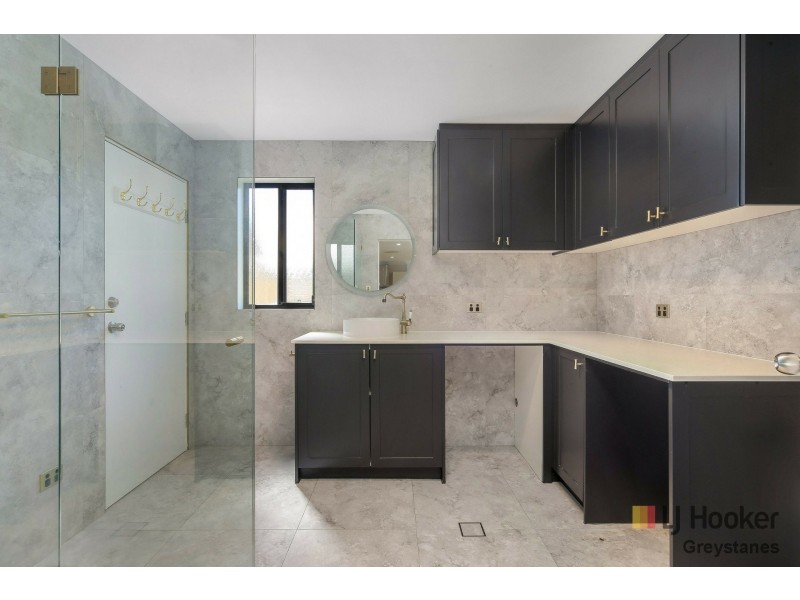 1 Lofty Crescent, Bossley Park NSW 2176