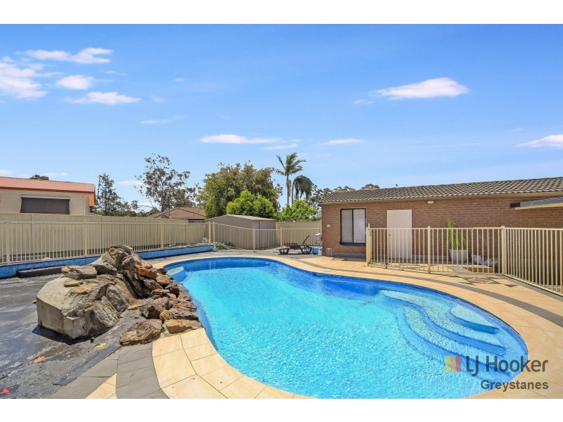 1 Lofty Crescent, Bossley Park NSW 2176