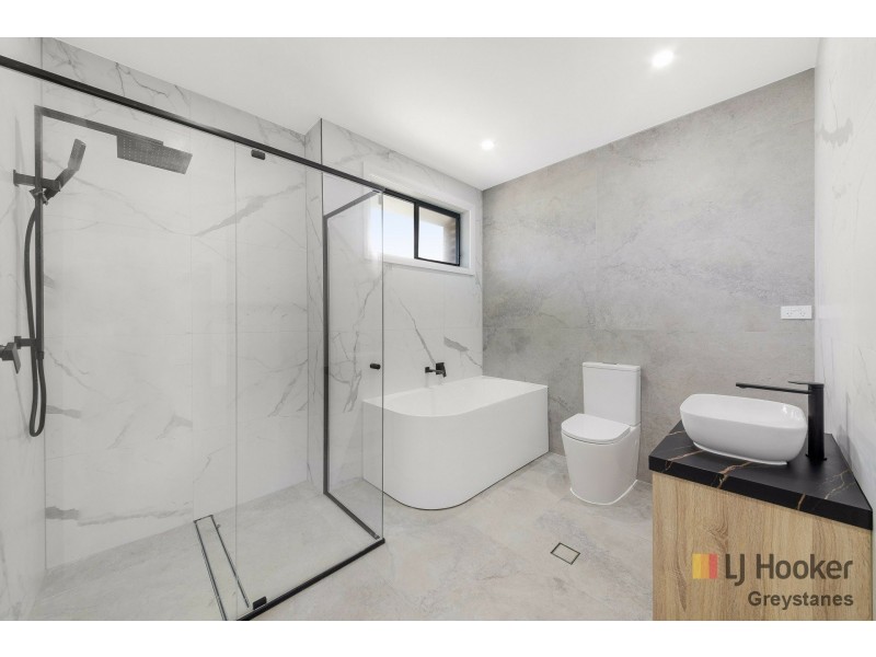 6 Lloyd Street, Greystanes NSW 2145