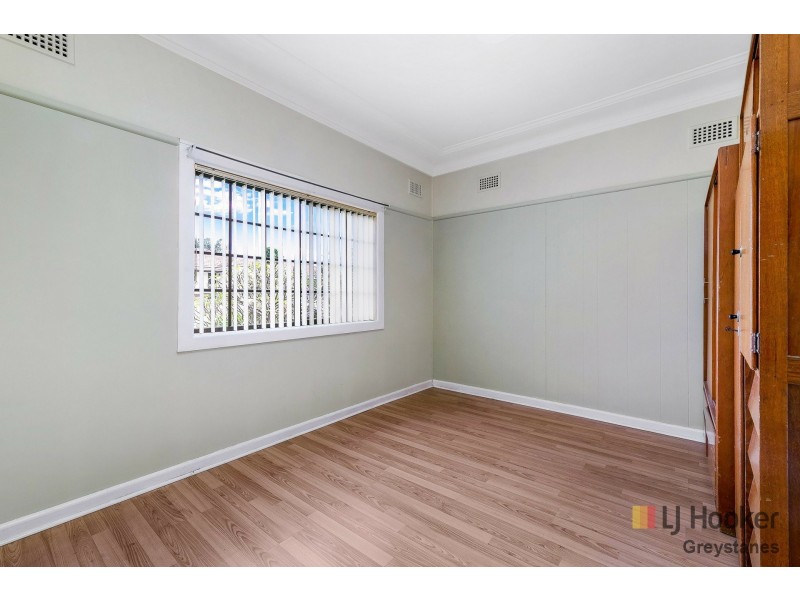 11 Gloucester Avenue, Merrylands NSW 2160