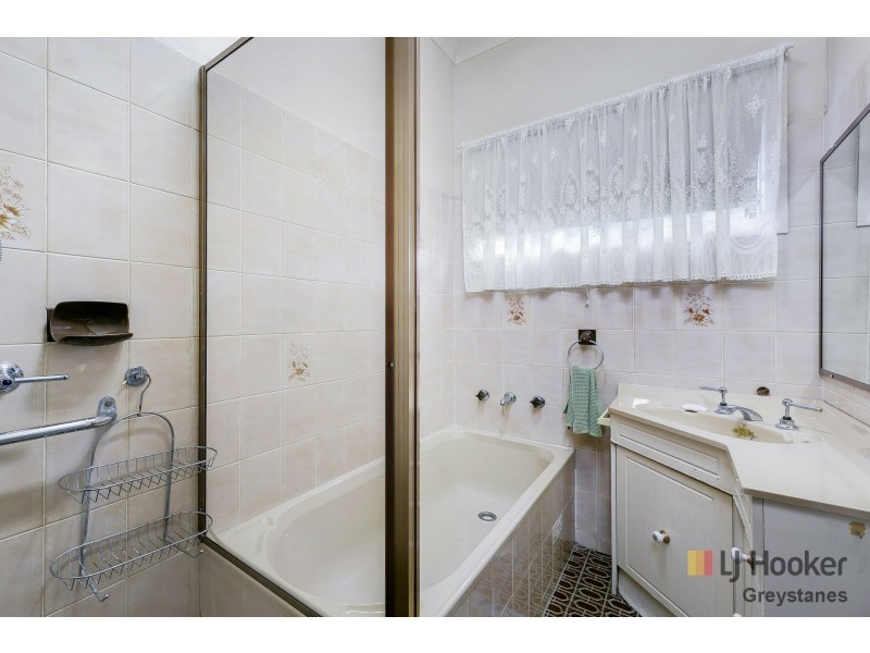 11 Gloucester Avenue, Merrylands NSW 2160