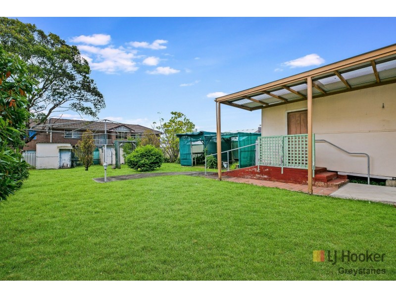 11 Gloucester Avenue, Merrylands NSW 2160
