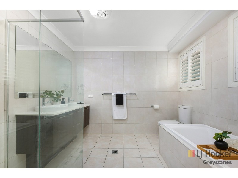 14 Burriang Way, Pemulwuy NSW 2145