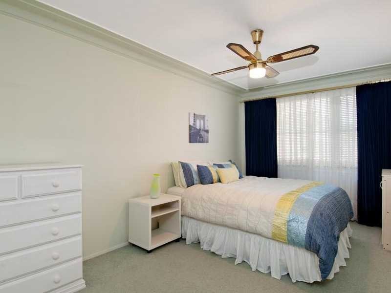 18 Dahlia St, Greystanes NSW 2145