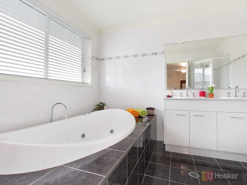 2 Samuel Way, Pemulwuy NSW 2145