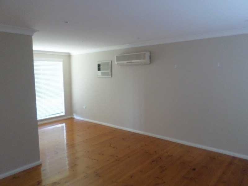 2 Bax Glen, St Clair NSW 2759