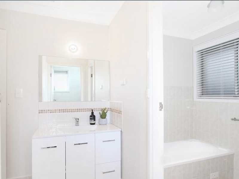 2 Bax Glen, St Clair NSW 2759