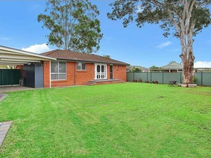 2 Bax Glen, St Clair NSW 2759