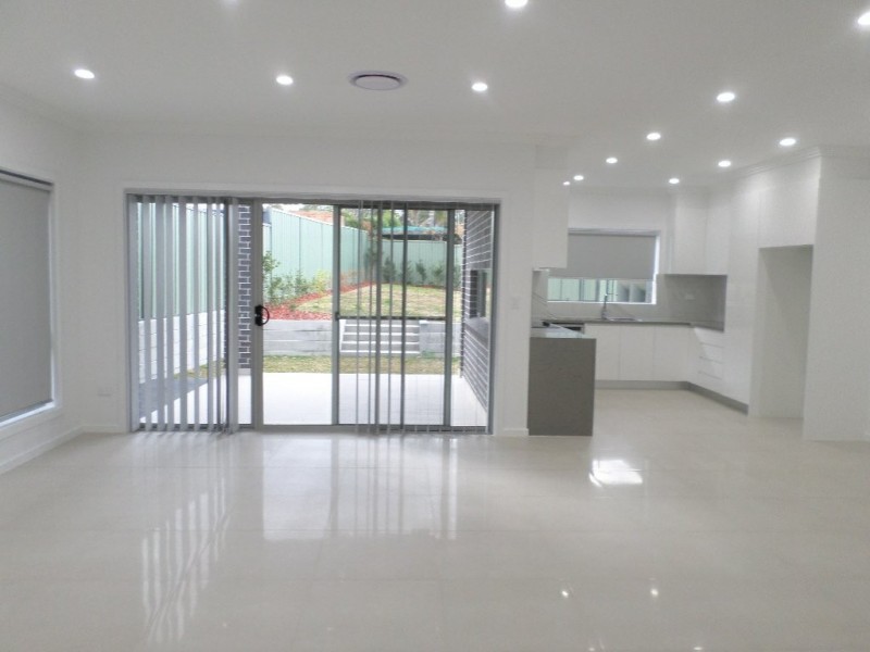 82a Grevillea Crescent, Greystanes NSW 2145