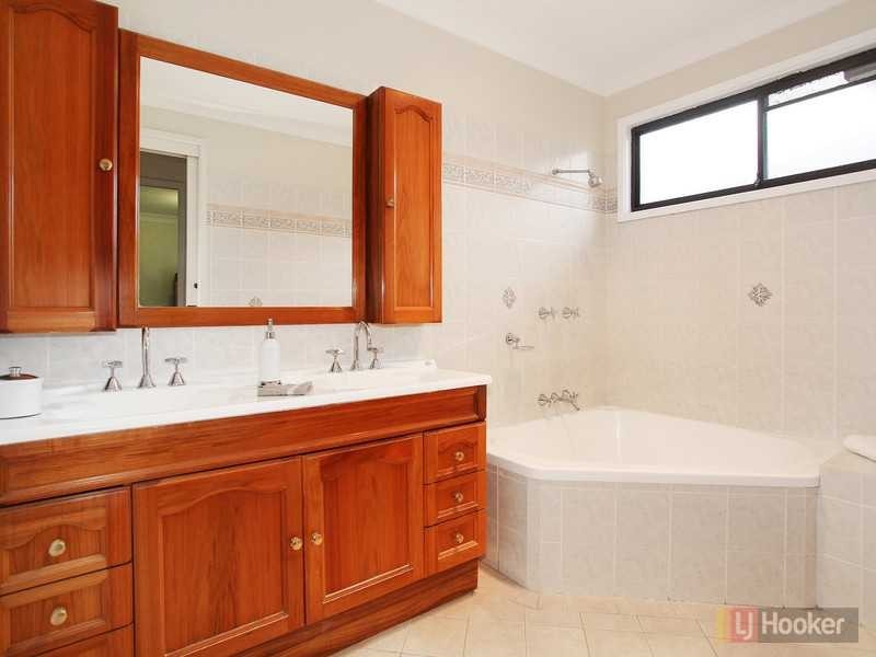 28 Beechwood Ave, Greystanes NSW 2145