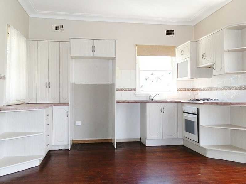 74 Hanbury St, Greystanes NSW 2145