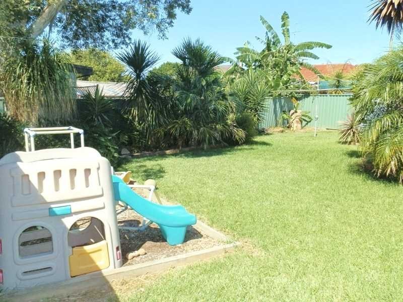 74 Hanbury St, Greystanes NSW 2145