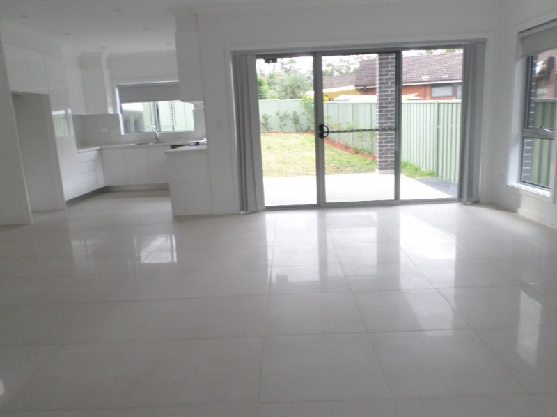 82b Grevillea Crescent, Greystanes NSW 2145